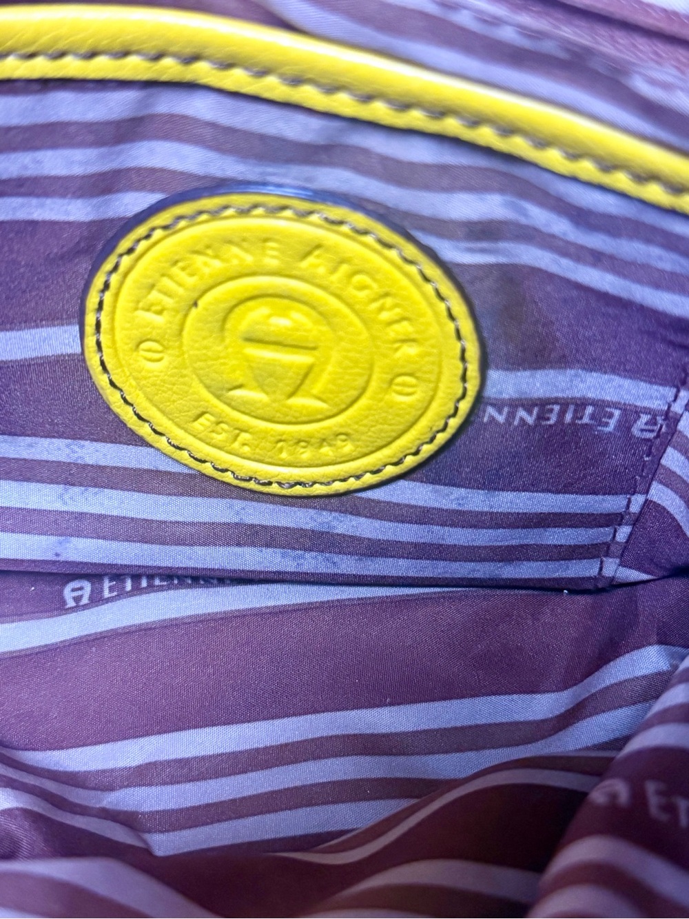 Vintage Etienne Aigner Mustard Yellow Leather Shoulder Bag with Aigner Hardware - Picture 4 of 11